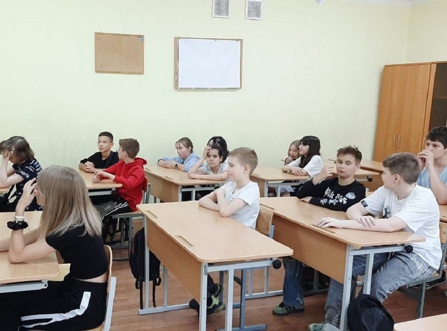 Инспектор ОДН побеседовала с учащимися лицея Протвино в рамках ОПМ "Защита"